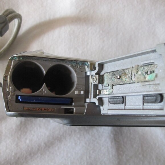 FujiFilm Finepix A610 Digital Camera: 6.3mp, Tested & Works, w/ memory card - Picture 7 of 7